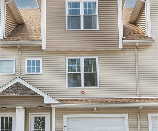 2nd image of 407 Cambridge St #B7