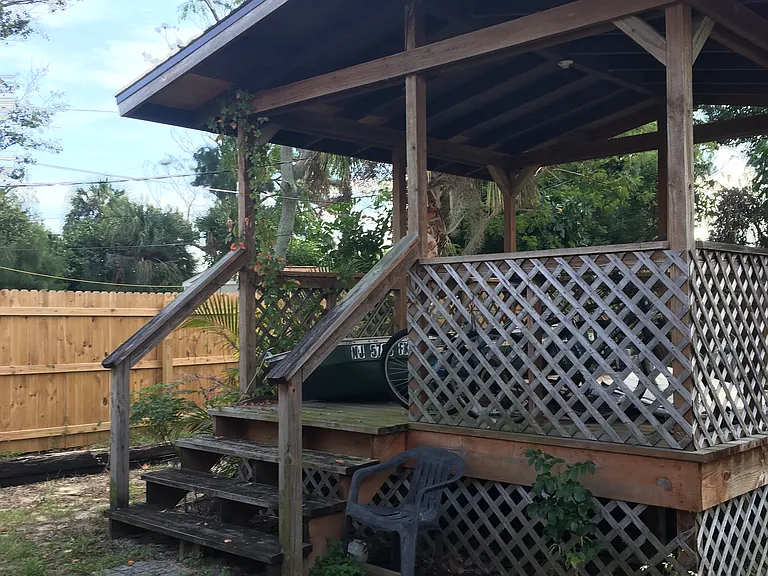 105 McKinley Ave — Photo 2