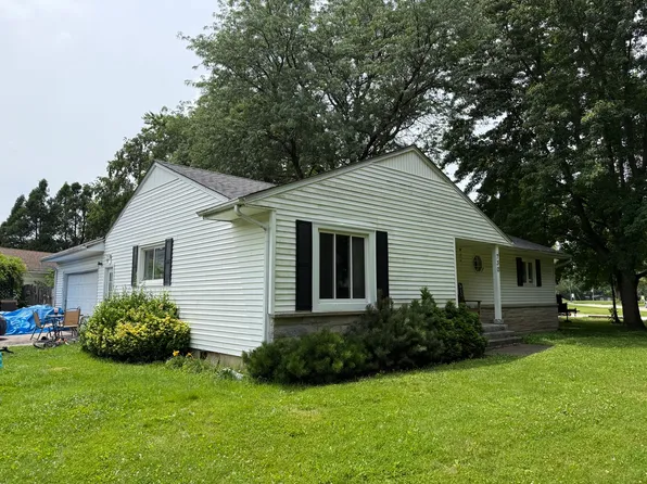 730 Watson Dr, Genoa, IL 60135