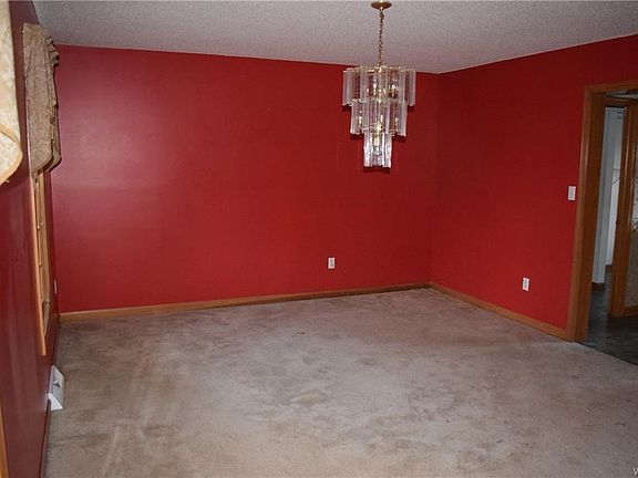 3rd image of 3357 Creekview Dr