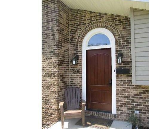 3rd image of 505 W Laurel St