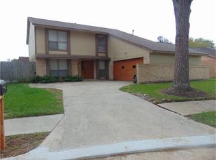 8714 Oakleaf Forest Dr, Houston, TX 77088