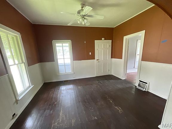 5th image of 1028 Bell Pl