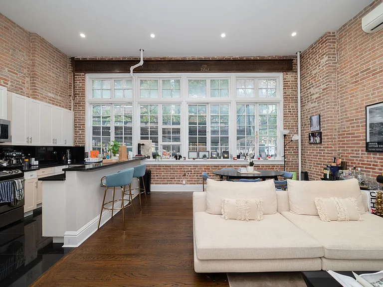 116 E 19th St #3 — Photo 2