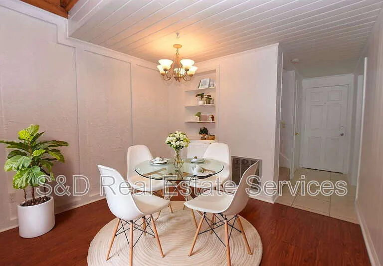 2221 9th St SE — Photo 10