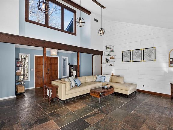 5th image of 1100 Lake Dr