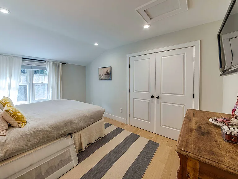 10 Villa Ave — Photo 21