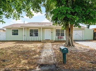 5801 SW 54th Ave, Davie, FL 33314