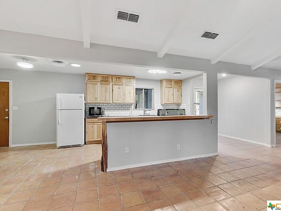 4th image of 619 Creek Dr