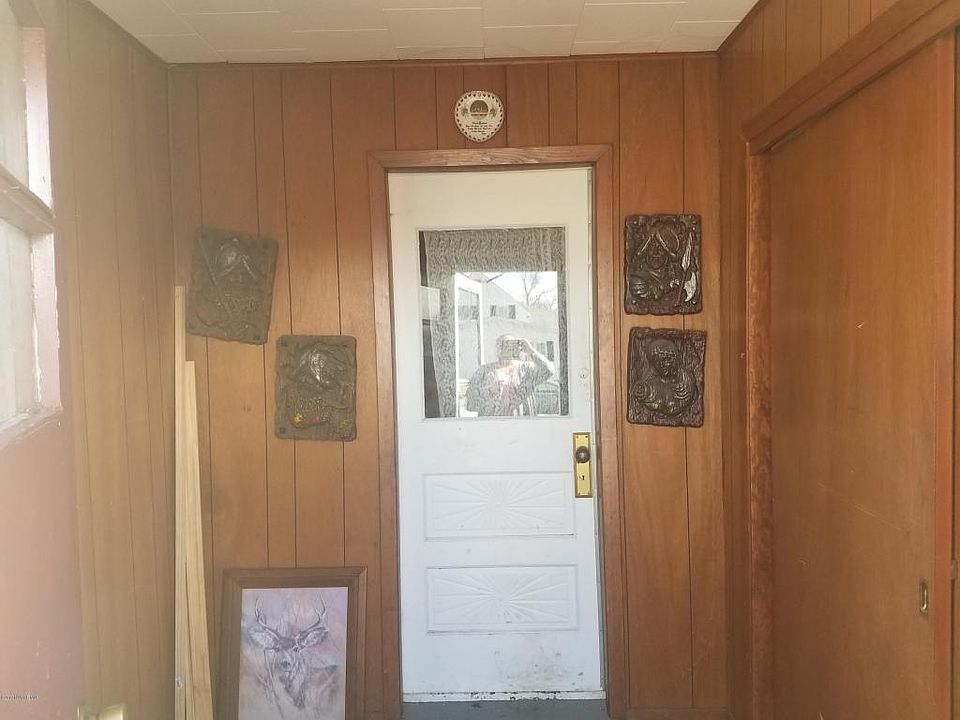 128 S Division St, Warren, MN 56762 Zillow