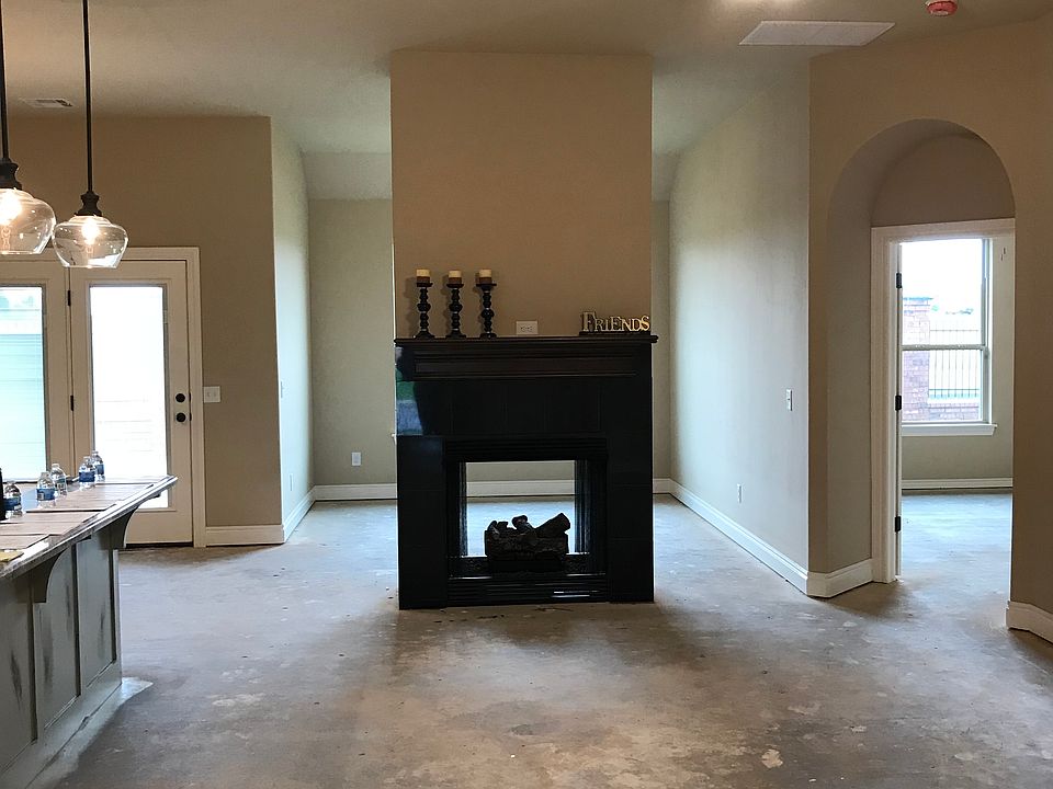 1st image of 1005 Golden Leaf Dr