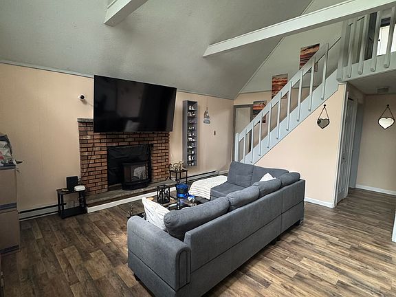 3rd image of 2101 Rosemont Dr