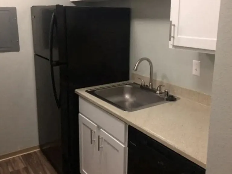 HARTFORD COURT APTS — Photo 20