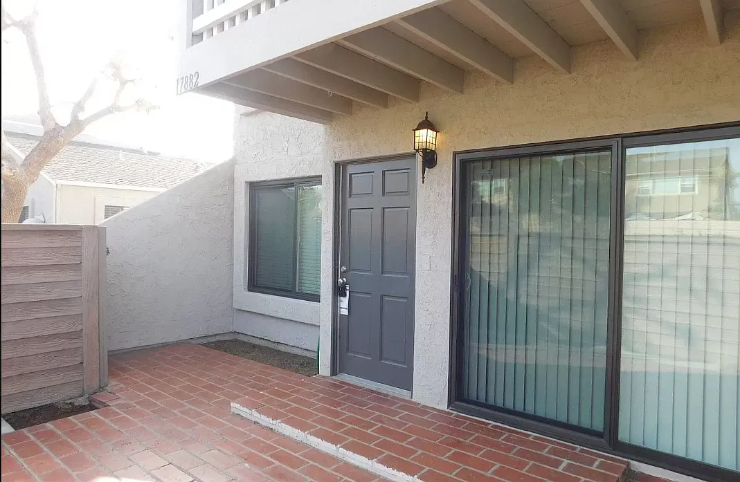 2 bed, 984 sqft, $3,300 — Photo 3