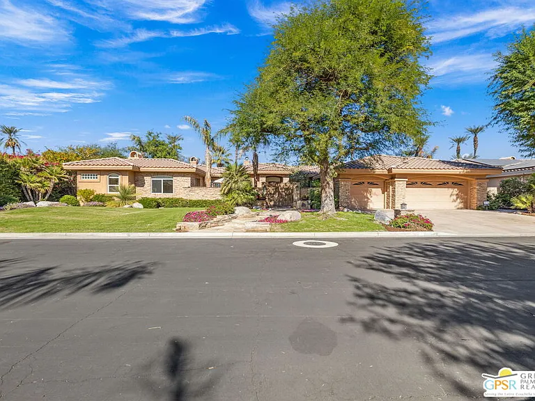 2 Varsity Cir — Photo 64