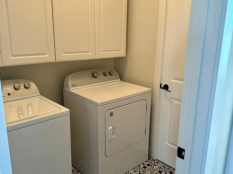 718 W Iowa St — Photo 12