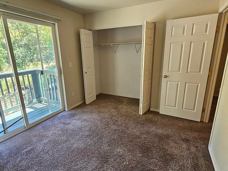 300 Indian Trail Ct — Photo 14