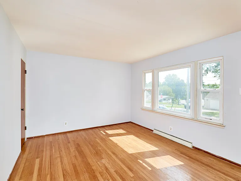 615 Superior Dr — Photo 5
