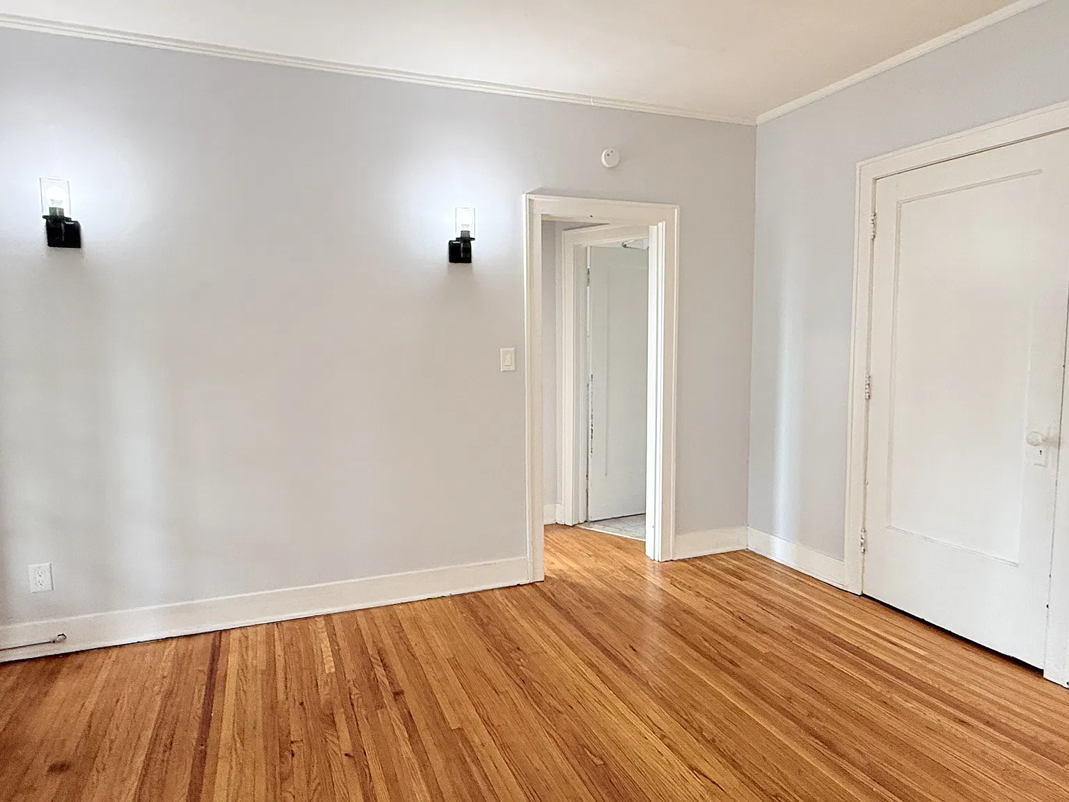 36 Hanna St W — Photo 4