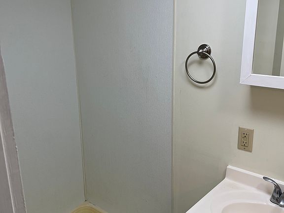 2nd image of 659 E 11th Ave