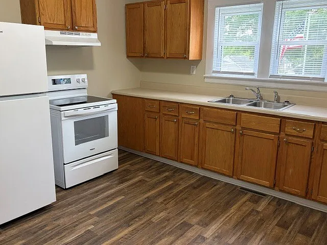 710 Westwood Dr — Photo 5