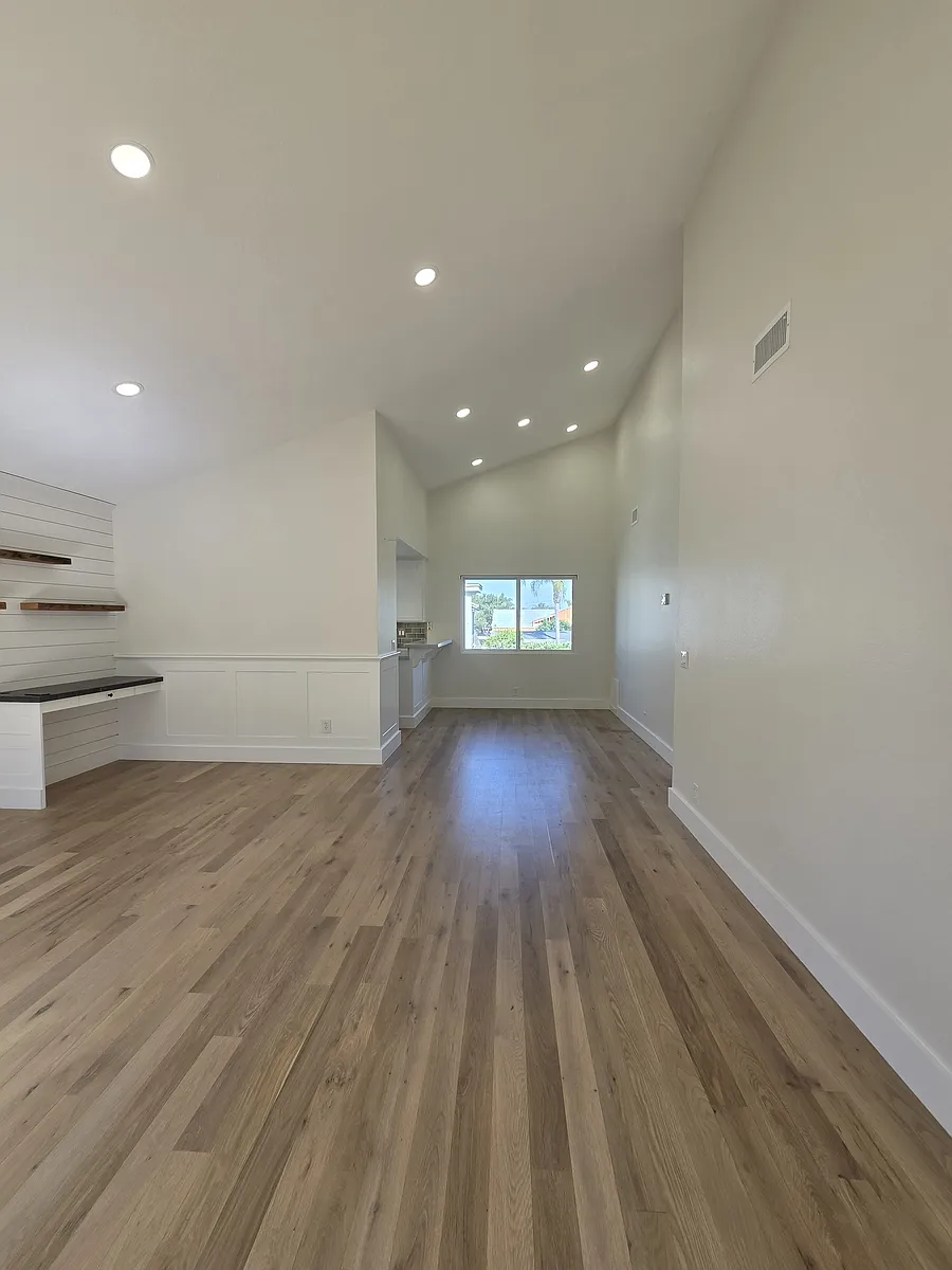 Building Photo - 245 Mesa Dr #C