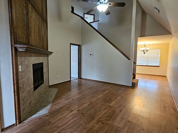 3rd image of 1404 SW 25th St