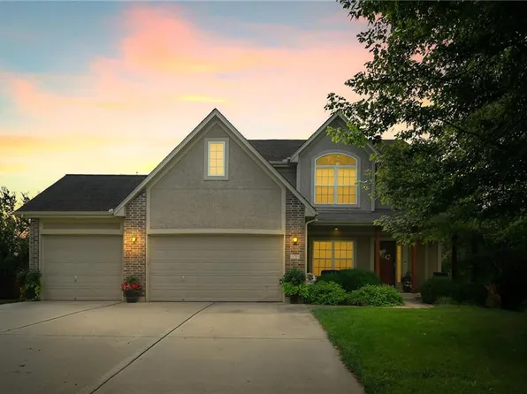 109 S Eastglen Dr, Raymore, MO 64083
