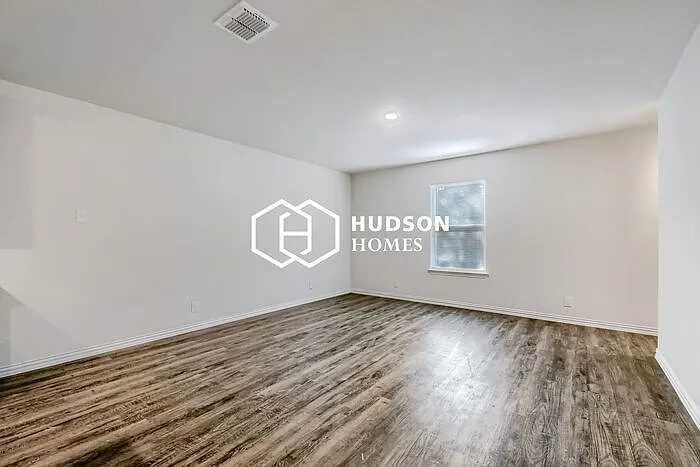 310 Brenner St — Photo 3