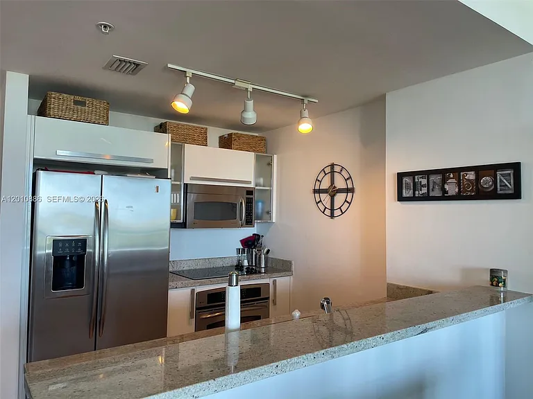 601 NE 36th St #1705 — Photo 5