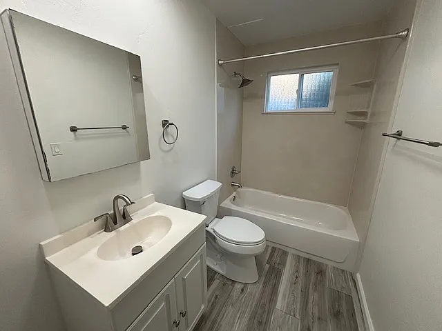 Carmel Ave Apartments — Photo 8