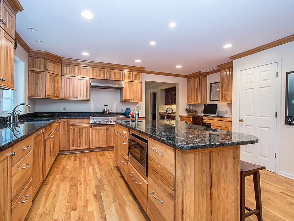 1st image of 407 Hazelwood Dr