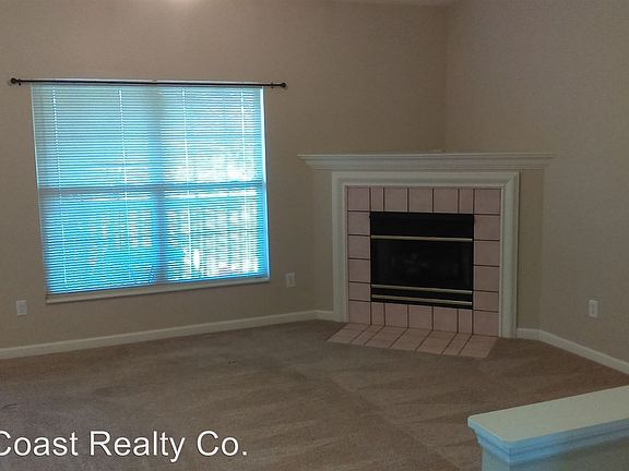 5th image of 1521 Commons Dr