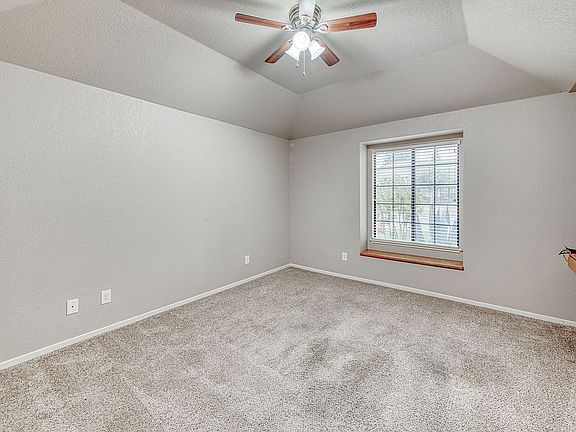 5th image of 1546 E Quincy Ave