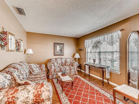 4th image of 2502 Glenfield Dr