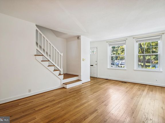 2nd image of 3023 S Columbus St