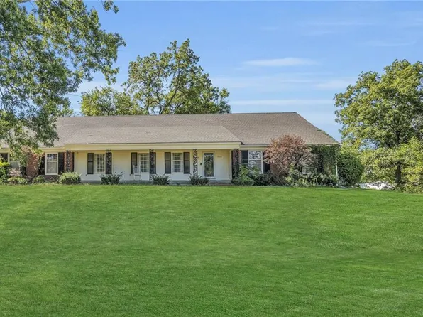 1012 E 10th St, Carrollton, MO 64633