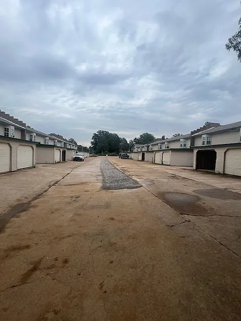 2 bed, 975 sqft, $895 — Photo 2
