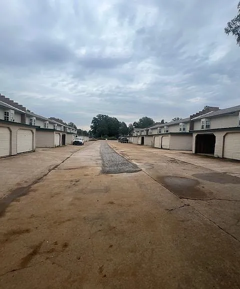 12 Lumpkin Dr #2 — Photo 19