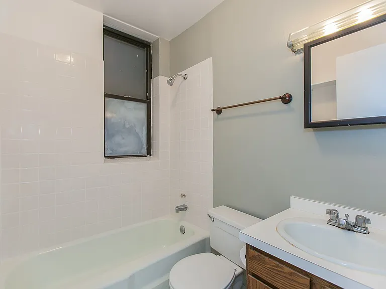 727 W Cornelia Ave #2 — Photo 4