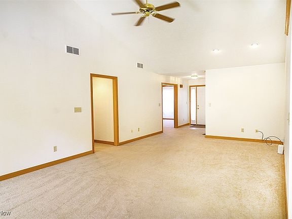 5th image of 125 Claybrook Dr