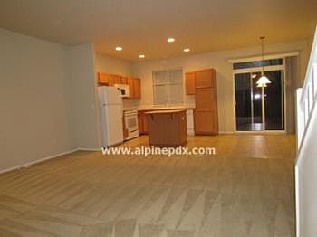 5th image of 571 SE Heathcliff Ln