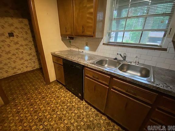 4th image of 1409 Sherwood Dr