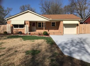 1209 N Lakeview Dr, Derby, KS 67037