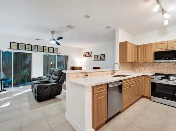 1743 NE 4th Avenue #F4, Fort Lauderdale, FL 33305