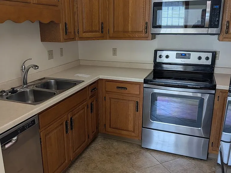 1408 Strongs Ave — Photo 14