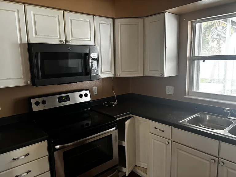 8139 Village Green Rd — Photo 8
