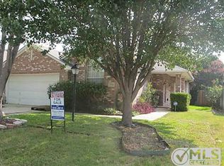 7701 Blossom Dr, Fort Worth, TX 76133