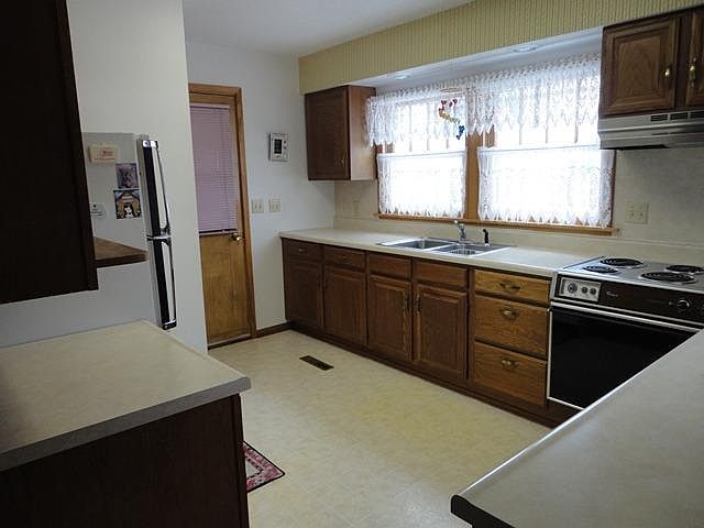 2nd image of 1005 C Ave E