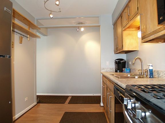5th image of 2650 Mitchell Dr APT 4
